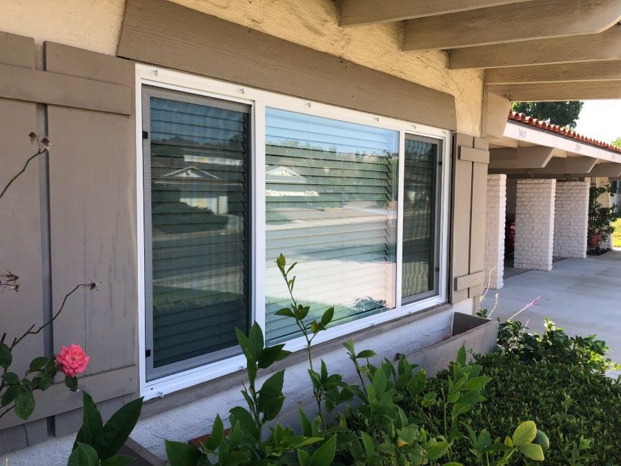 Home window with two screen panels.